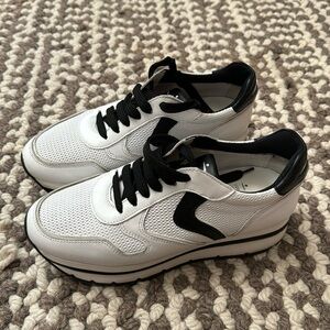 Made of premium material, sporty urban vibe with clean lines